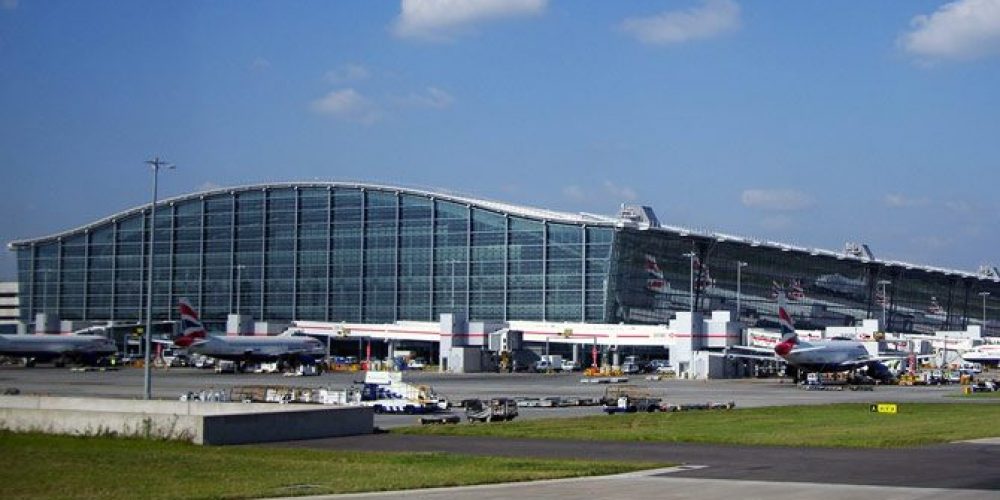 Londra’daki Heathrow Havaalanı’na üçüncü pistin yapılması projesi adayı adeta ikiye böldü